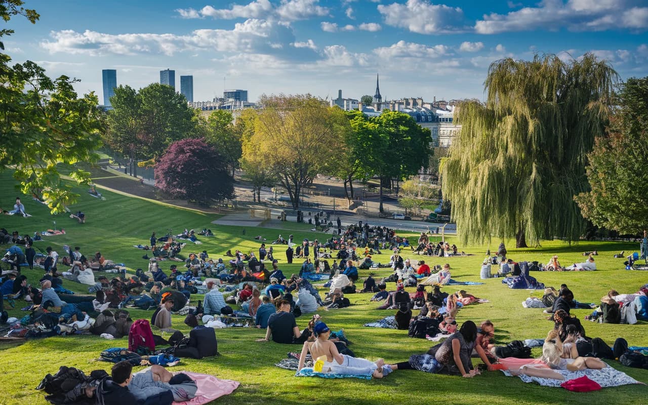 Canicule à Paris : voici nos 6 parcs et jardins préférés pour un peu de fraicheur en soirée