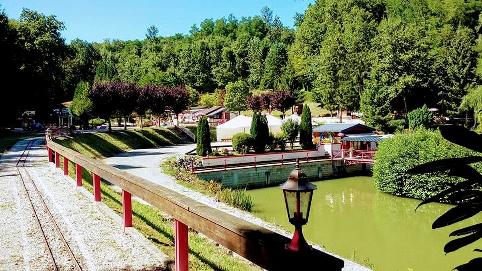 PARC DE LOISIRS DE CHARMEVAL