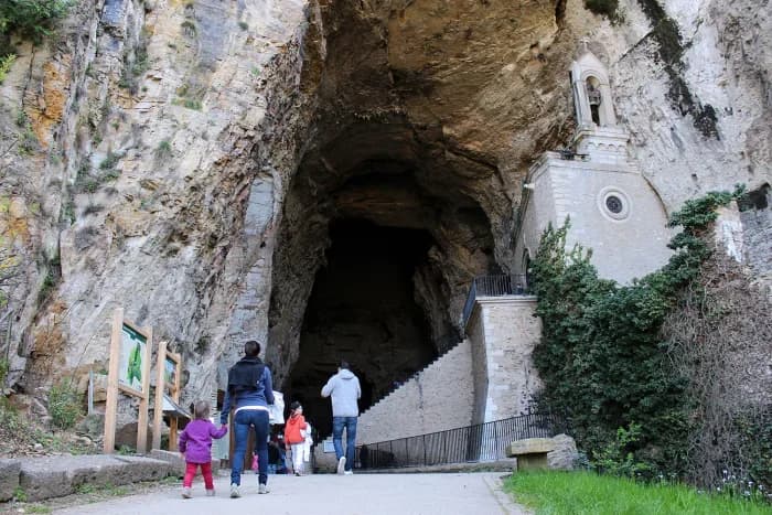 LES GROTTES DE LA BALME