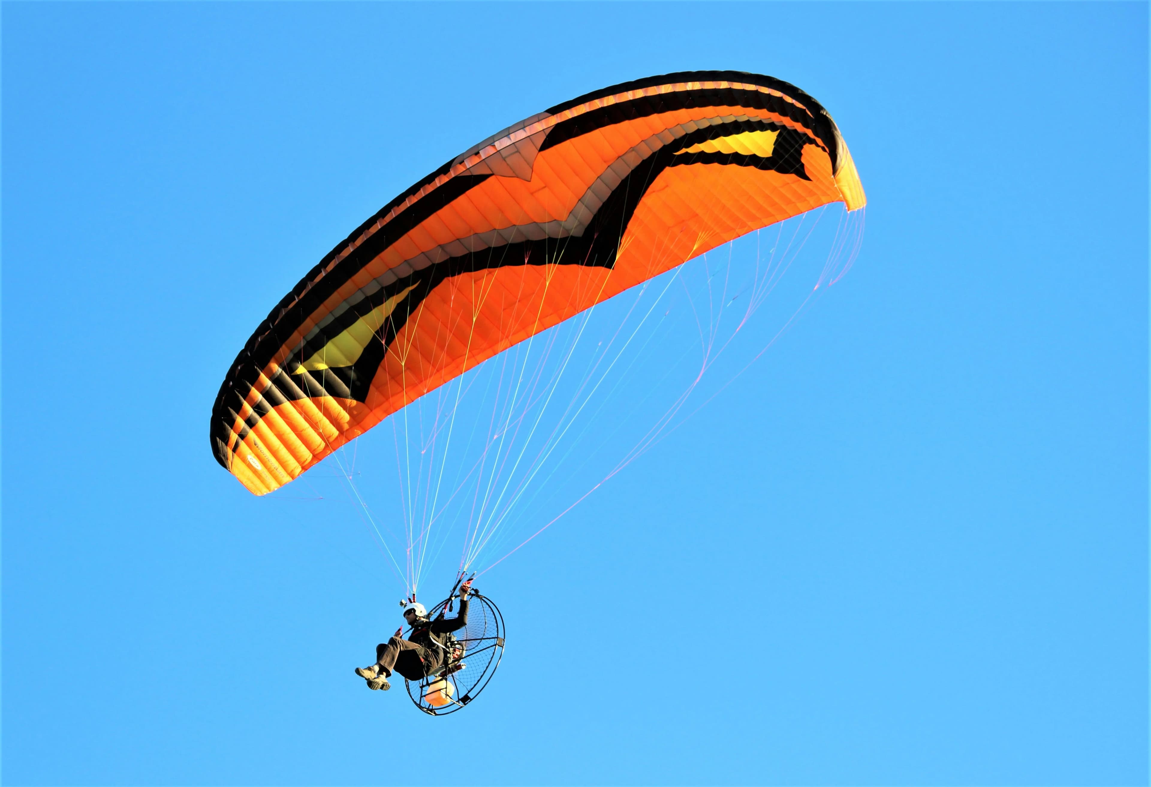 Dans les airs