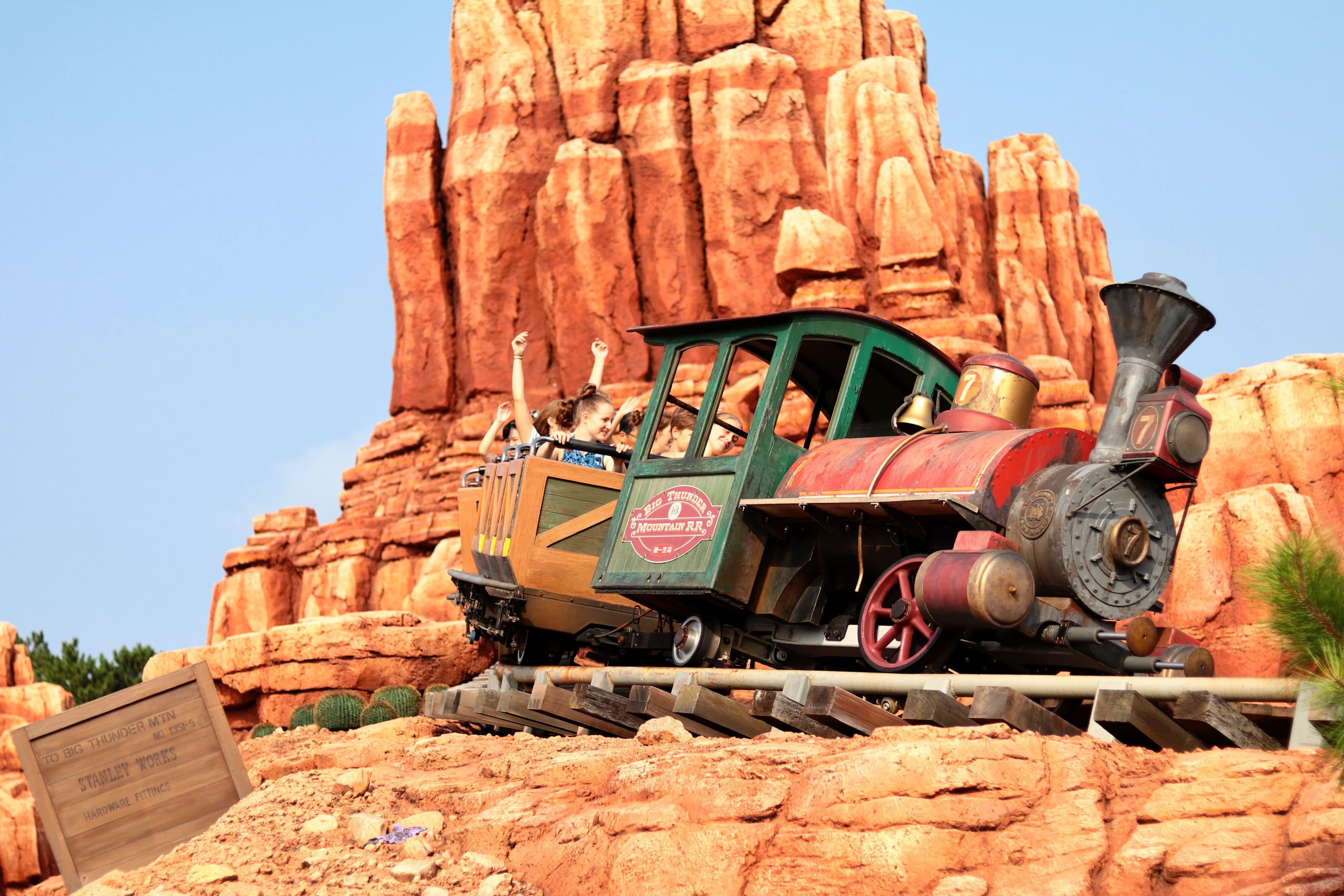 Disneyland Paris face à la canicule : attractions fermées, adaptations et mesures de sécurité