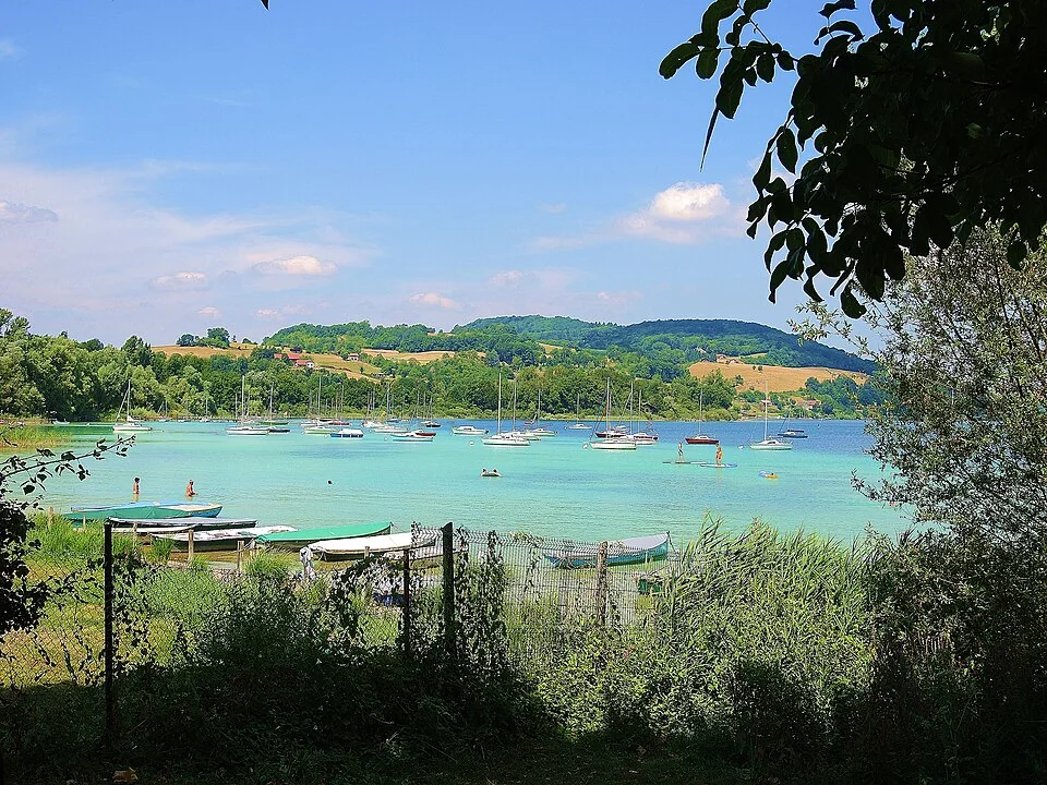 Centre_nautique_du_lac_de_Paladru._2015-07-234