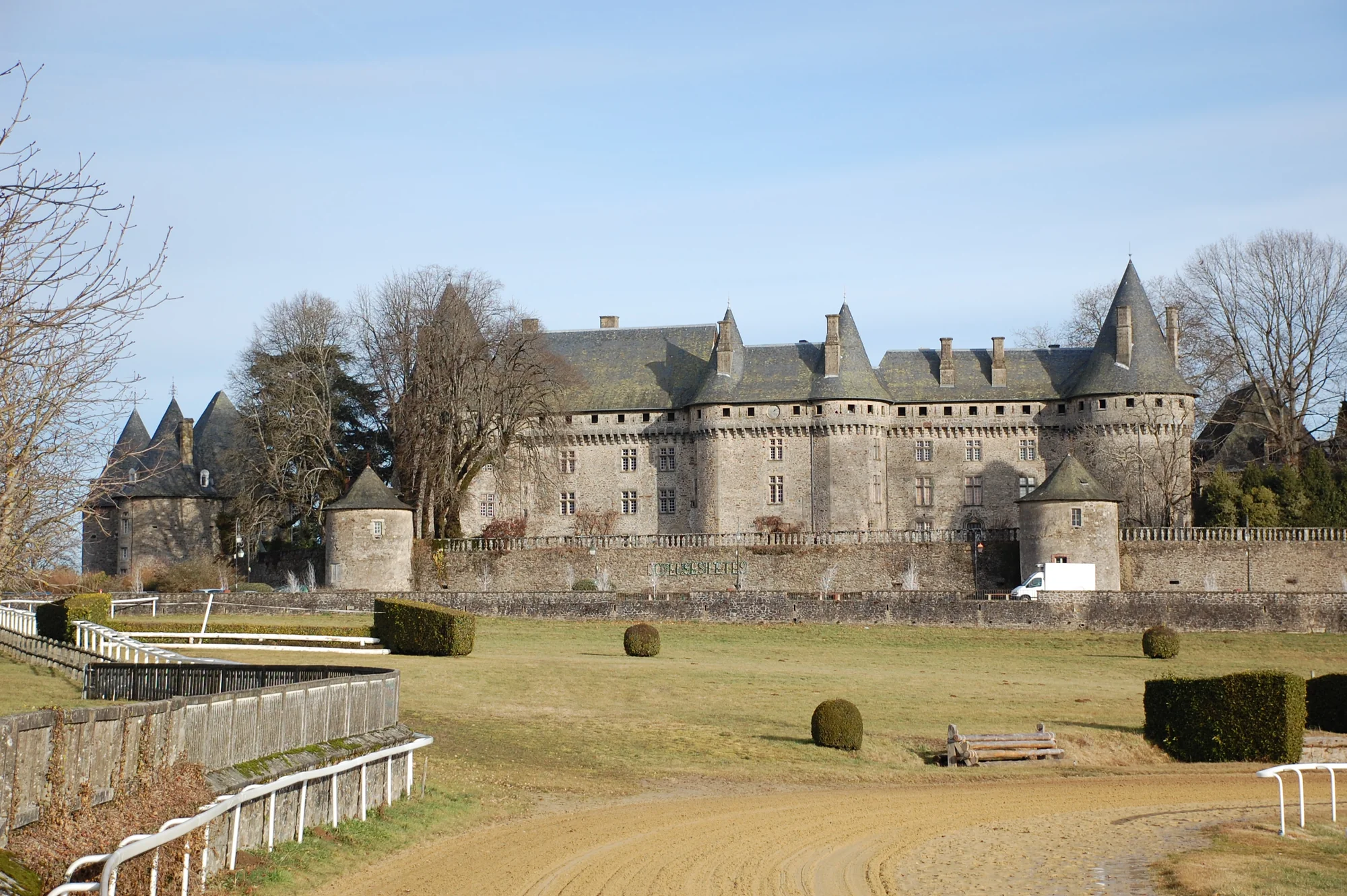 Château_de_Pompadour_-_1