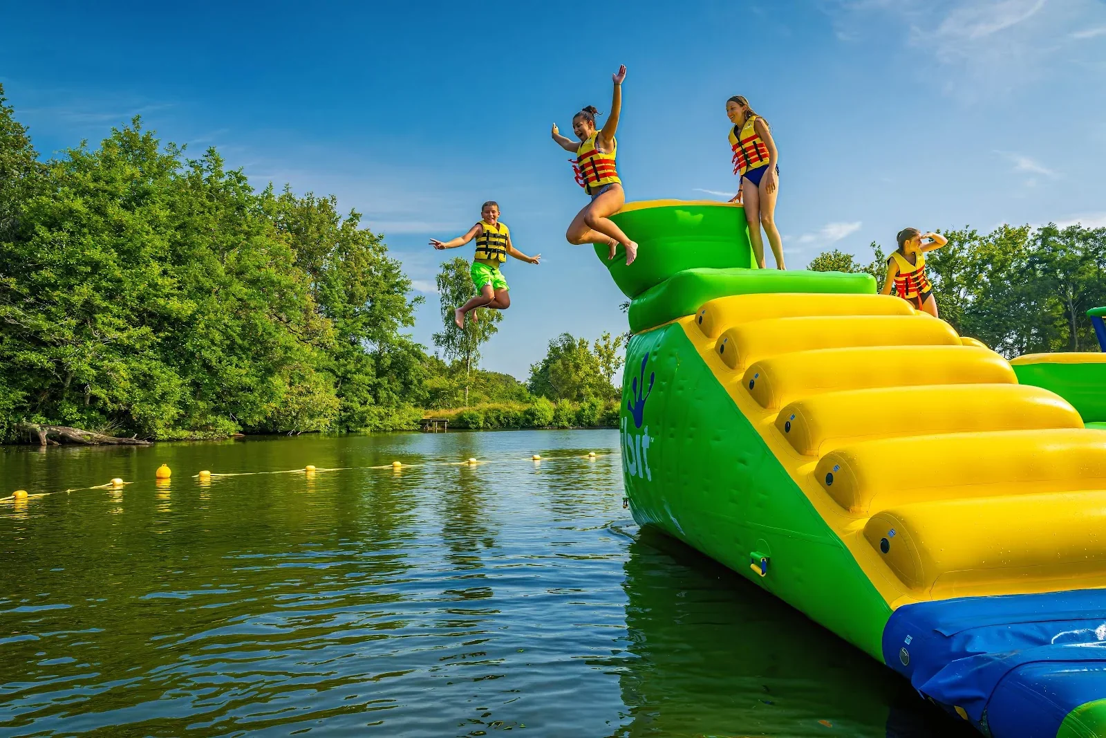 Réouverture de l'Aquapark du Grand Défi à à Saint-Julien-des-Landes : nouveautés et attractions