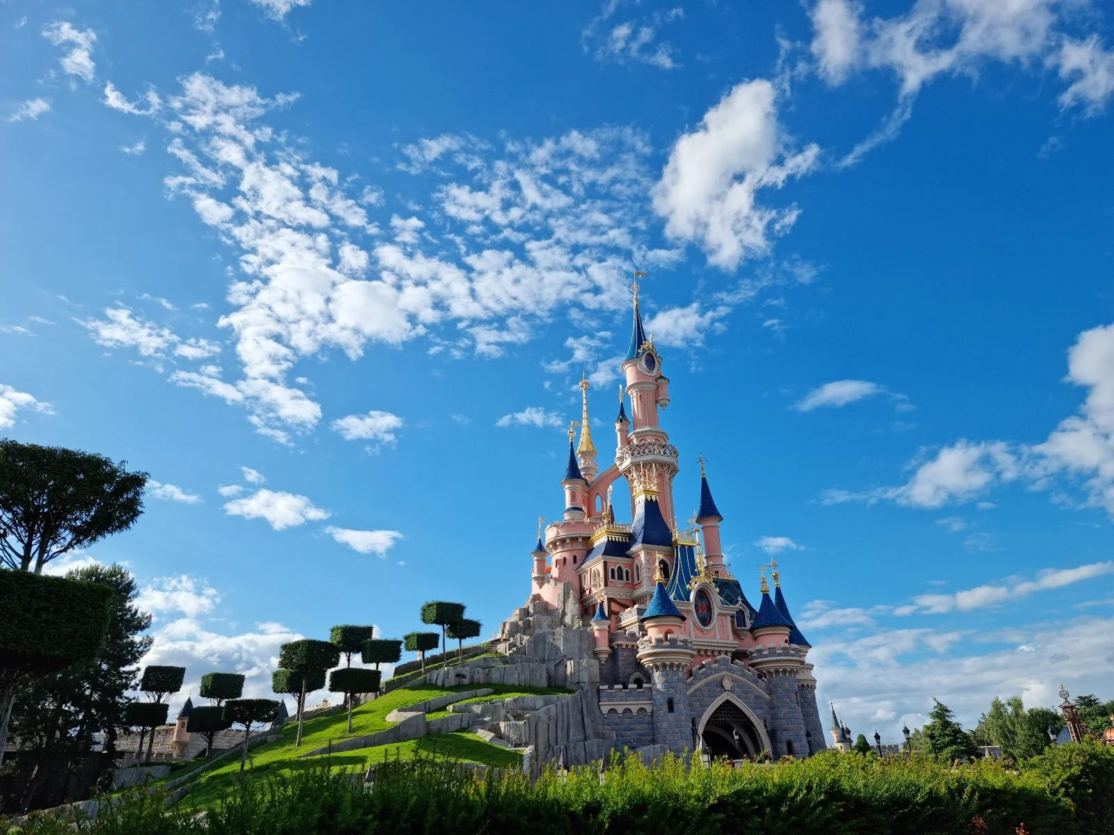 Les deux géants : Disneyland et Astérix