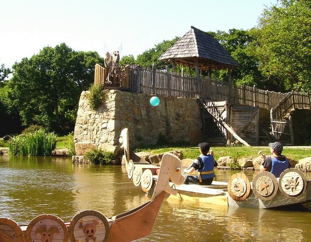 Le Village Gaulois à Pleumeur-Bodou - Parcs d'Attractions - Parcs et ...
